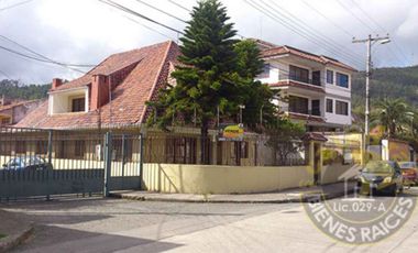 Casa de venta en Av. 10 de Agosto – código:10637