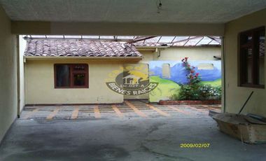 Casa de venta en Av. 10 de Agosto – código:10637