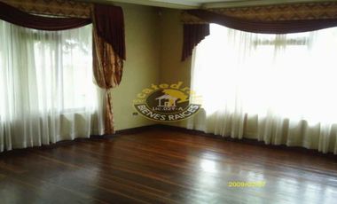 Casa de venta en Av. 10 de Agosto – código:10637