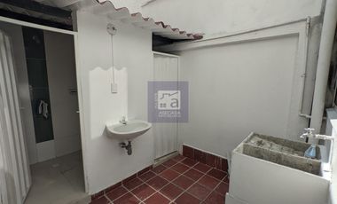 COD. 11044 - SE ARRIENDA CASA - BARRIO: EL PRADO