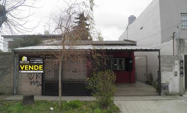 CASA EN LONGCHAMPS A 3 cuadras de la estacion.