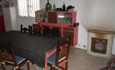 CASA EN LONGCHAMPS A 3 cuadras de la estacion.