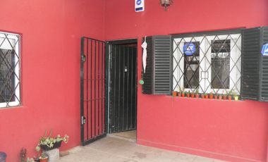CASA EN LONGCHAMPS A 3 cuadras de la estacion.