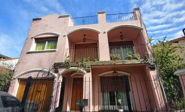 Casa en venta de 4 dormitorios c/ cochera en Castelar