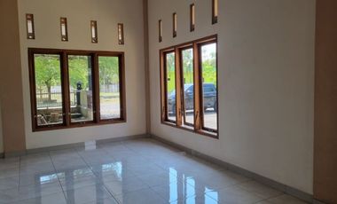 HUNIAN MEWAH PALING LUAS DEKAT PUSAT KOTA PURWOREJO
