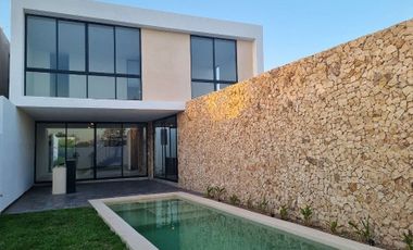 Casa en venta en Temozón Norte, Mérida, Ubicación privilegiada con alberca