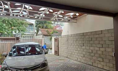 Rumah mewah dan besar siap huni Sukahaji Sarijadi Bandung.