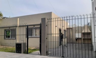 Casa en venta en Ezpeleta Este
