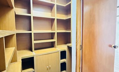 oficina en arriendo/venta en el chico. Cod A300