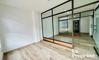 oficina en arriendo/venta en el chico. Cod A300