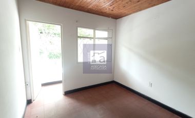 COD. 11061 - SE ARRIENDA CASA - BARRIO: EL PORTAL