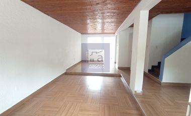COD. 11061 - SE ARRIENDA CASA - BARRIO: EL PORTAL
