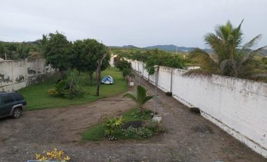 Puerto Cayo - Villa La Boca: Se Vende Casa en Zona Rural y Frente al Mar en Puerto Cayo