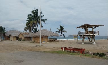 Puerto Cayo - Villa La Boca: Se Vende Casa en Zona Rural y Frente al Mar en Puerto Cayo