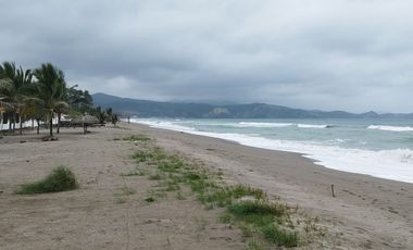 Puerto Cayo - Villa La Boca: Se Vende Casa en Zona Rural y Frente al Mar en Puerto Cayo