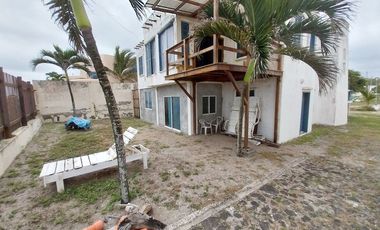 Puerto Cayo - Villa La Boca: Se Vende Casa en Zona Rural y Frente al Mar en Puerto Cayo