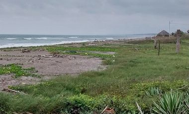 Puerto Cayo - Villa La Boca: Se Vende Casa en Zona Rural y Frente al Mar en Puerto Cayo