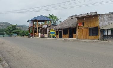 Puerto Cayo - Villa La Boca: Se Vende Casa en Zona Rural y Frente al Mar en Puerto Cayo