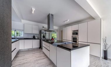 CASA EN VENTA COSTA ESMERALDA - BARRIO GOLF II 554