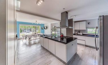 CASA EN VENTA COSTA ESMERALDA - BARRIO GOLF II 554