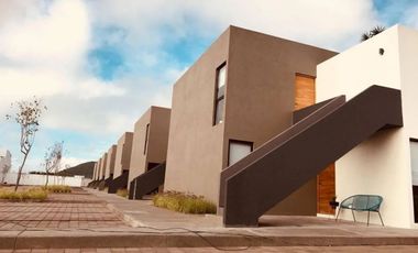 Hermosa Casa Tipo Duplex en San Isidro Juriquilla, Planta Baja, Gran Ubicación