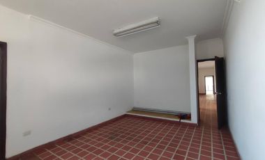 edificio en arriendo en latino. Cod A22136