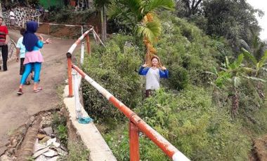 Tanah kebun dan sawah murah 700mtr Cikalong wetan