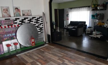 Venta casa 7 ambientes garage y terraza en Quilmes