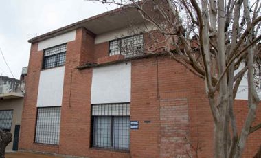 Venta casa 7 ambientes garage y terraza en Quilmes