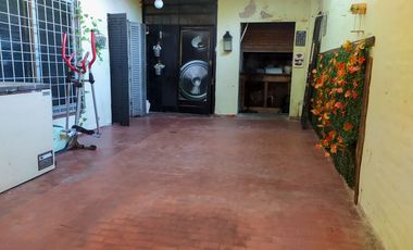 Venta casa 7 ambientes garage y terraza en Quilmes