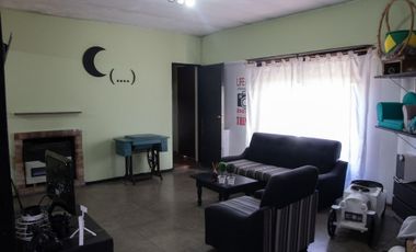 Venta casa 7 ambientes garage y terraza en Quilmes