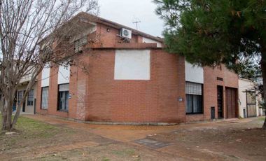Venta casa 7 ambientes garage y terraza en Quilmes