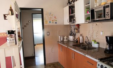 Venta casa 7 ambientes garage y terraza en Quilmes