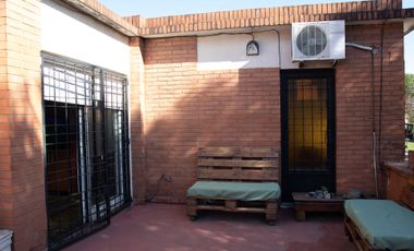 Venta casa 7 ambientes garage y terraza en Quilmes