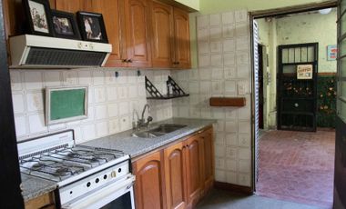 Venta casa 7 ambientes garage y terraza en Quilmes