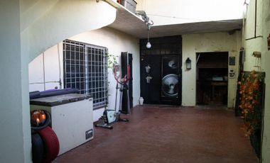 Venta casa 7 ambientes garage y terraza en Quilmes