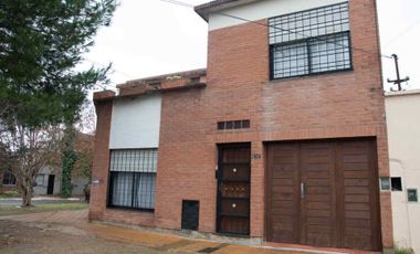 Venta casa 7 ambientes garage y terraza en Quilmes