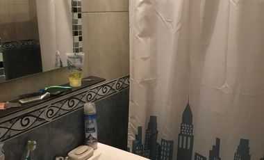 Propiedad ubicada a 600 metros de Avenida Hipólito Yrigoyen .