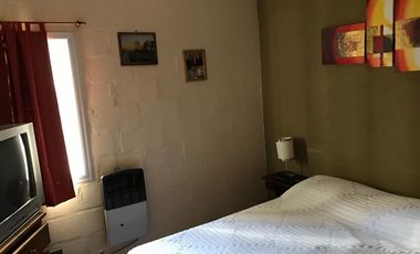 Propiedad ubicada a 600 metros de Avenida Hipólito Yrigoyen .