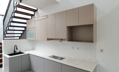 Rumah Minimalis modern di Kencana Loka BSD CITY, 24 jam security