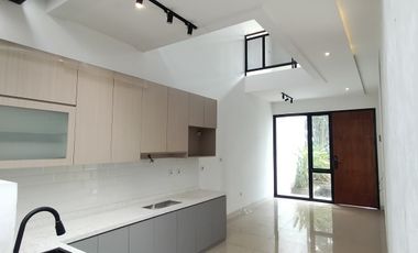 Rumah Minimalis modern di Kencana Loka BSD CITY, 24 jam security