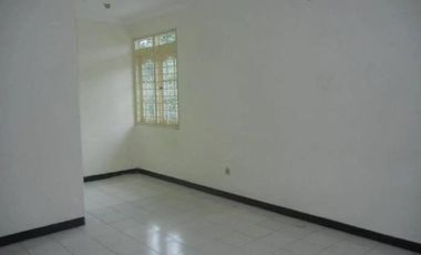 Rumah usaha Jalan Pakis Tirtosari, Strategis