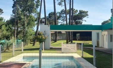 Casa con Pileta. Ubicada en el Nuevo Barrio Alamos, PINAMAR