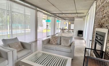 Casa con Pileta. Ubicada en el Nuevo Barrio Alamos, PINAMAR