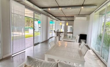 Casa con Pileta. Ubicada en el Nuevo Barrio Alamos, PINAMAR