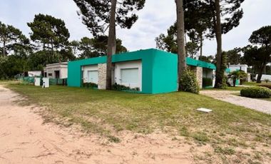 Casa con Pileta. Ubicada en el Nuevo Barrio Alamos, PINAMAR