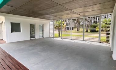 Casa con Pileta. Ubicada en el Nuevo Barrio Alamos, PINAMAR