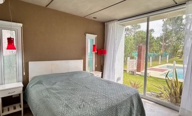 Casa con Pileta. Ubicada en el Nuevo Barrio Alamos, PINAMAR