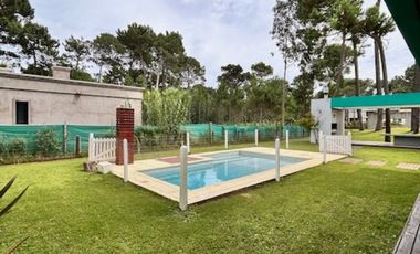 Casa con Pileta. Ubicada en el Nuevo Barrio Alamos, PINAMAR