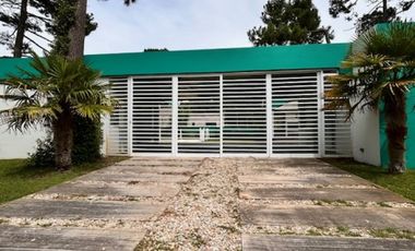 Casa con Pileta. Ubicada en el Nuevo Barrio Alamos, PINAMAR